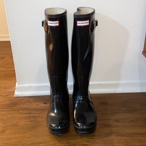 Barely used black original Hunter boots